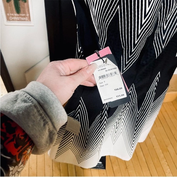 NWT Vince Camuto - Black White Chevron Sleeveless Dress - Size 8 - Picture 6 of 7